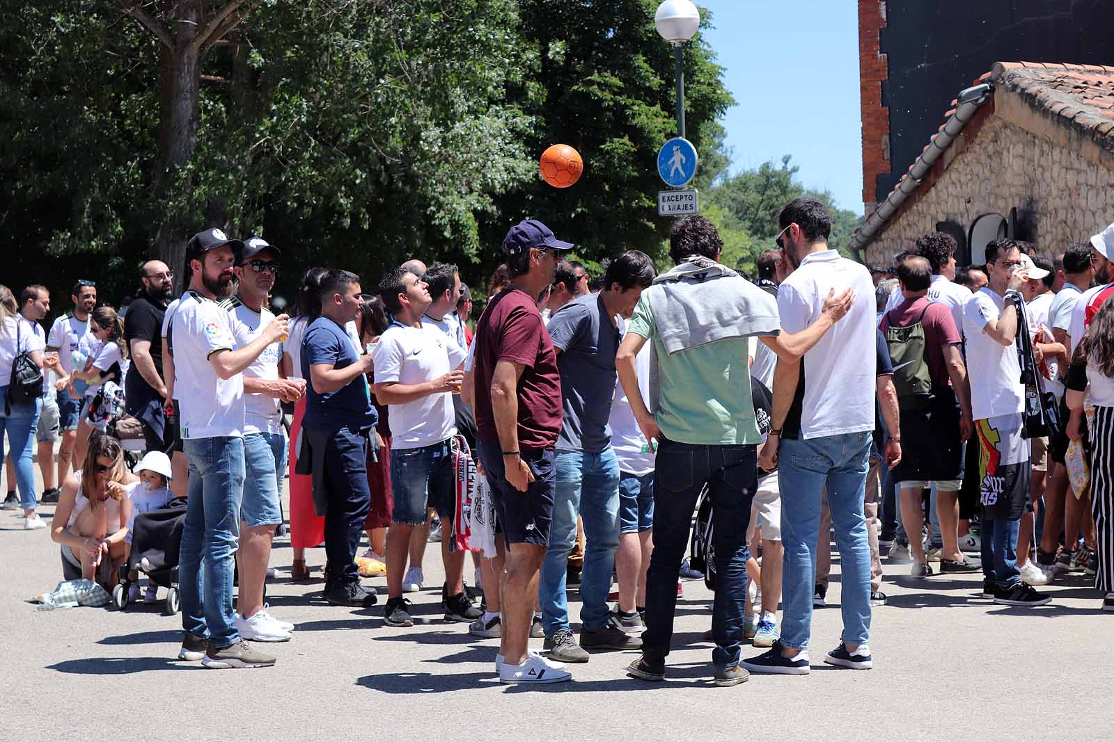 Fotos: Calor y bufandas burgalesas