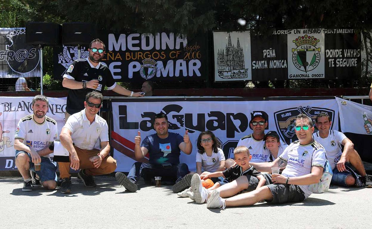 La afición blanquinegra celebra la permanencia con una jornada de convivencia.