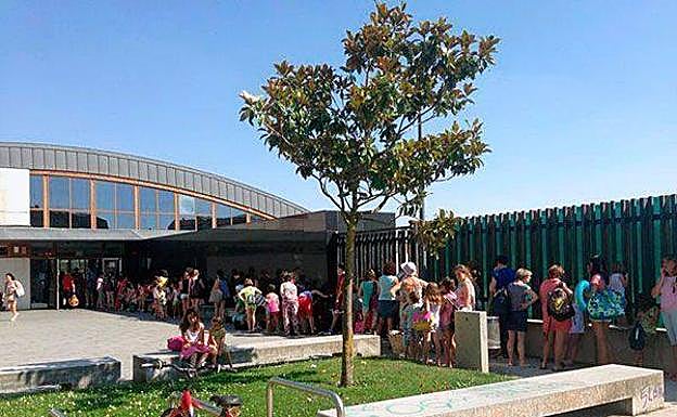 Acceso al complejo deportivo de Capiscol (el Silo)