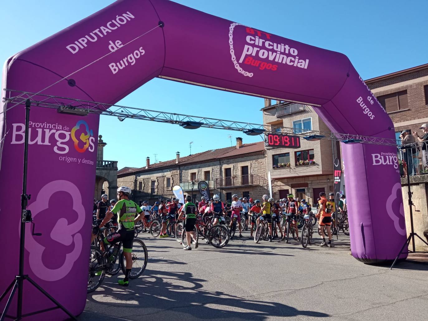 Fotos: Cerca de 200 participantes disfrutan y sufren con la BTT Comarca de Pinares