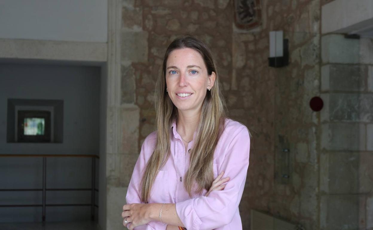 Inés Zurera, antigua alumna de la UBU, reside en Suiza donde lidera el programa de Cumplimiento y Gobernanza de la UEFA.