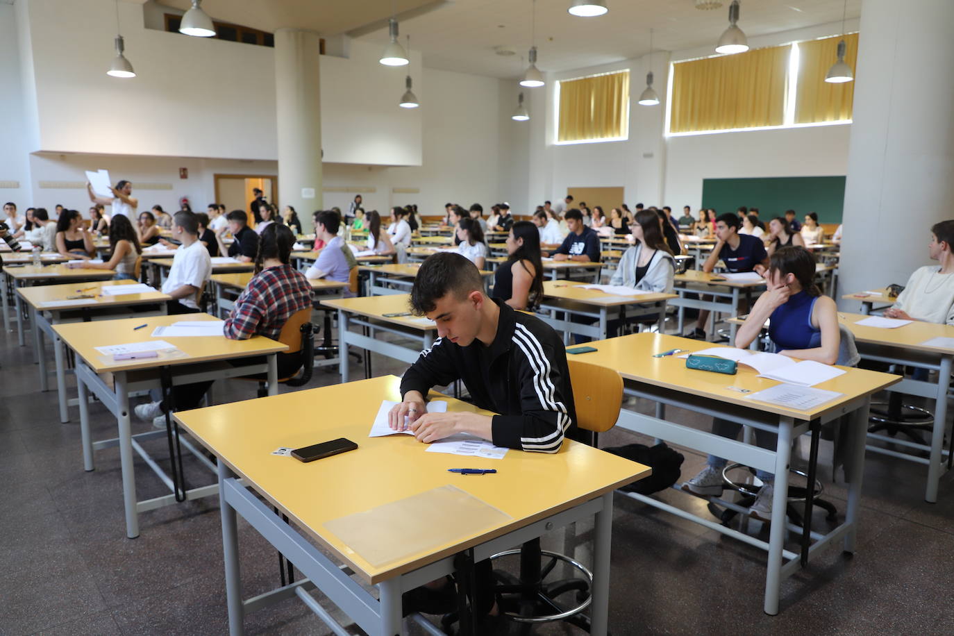 Estudiantes en el primer día de exámenes de la prueba en la Politécnica de la Milanera