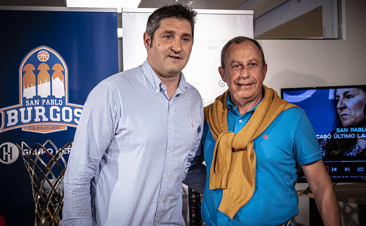 El director deportivo del club, Albano Martínez, junto al presidente de la AECC en Burgos, Eduardo González