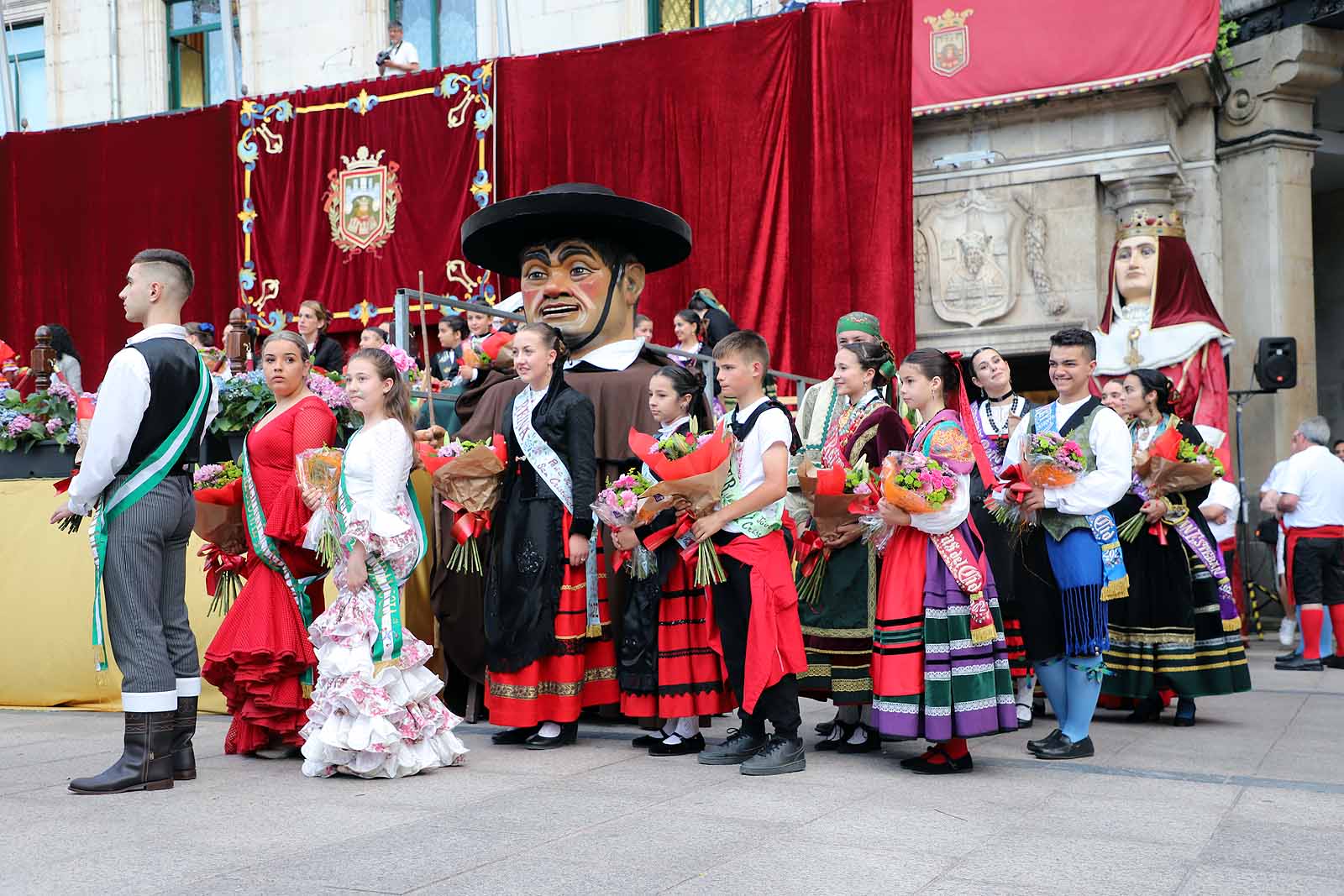 Fotos: Burgos proclama sus Reinas para los Sampedros 2022