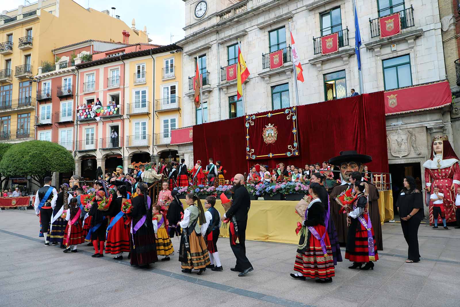 Fotos: Burgos proclama sus Reinas para los Sampedros 2022