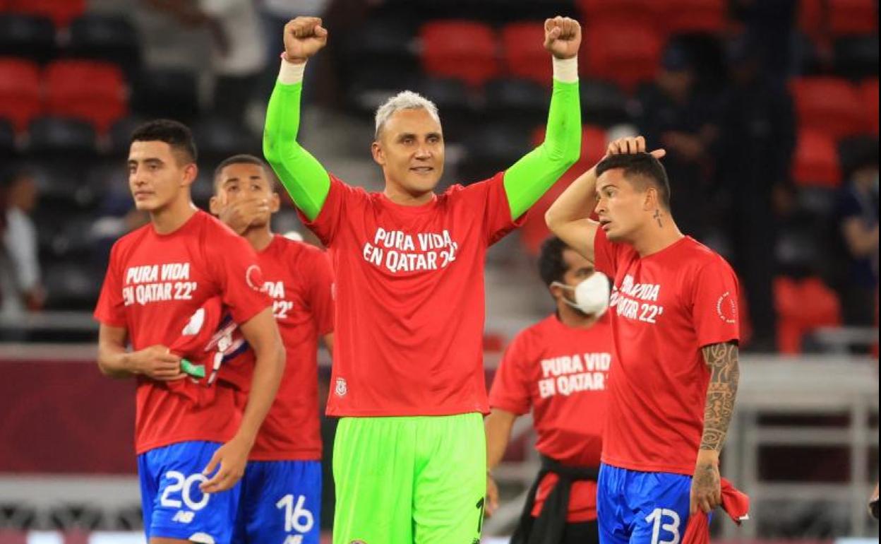 Keylor Navas celebra el triunfo ante Nueva Zelanda.