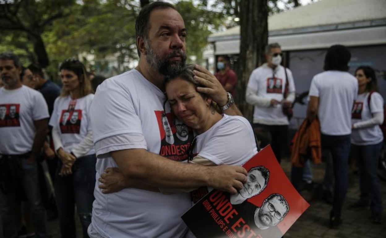 Uno de los dos sospechosos detenidos ha confesado haberles disparado y enterrado sus cuerpos en una zona de muy difícil acceso.