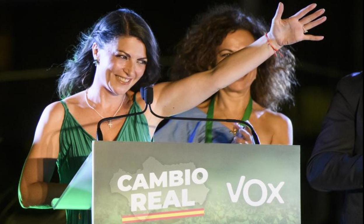 La candidata de Vox a la presidencia de la Junta de Andalucía, Macarena Olona, tras conocer los resultados electorales. 