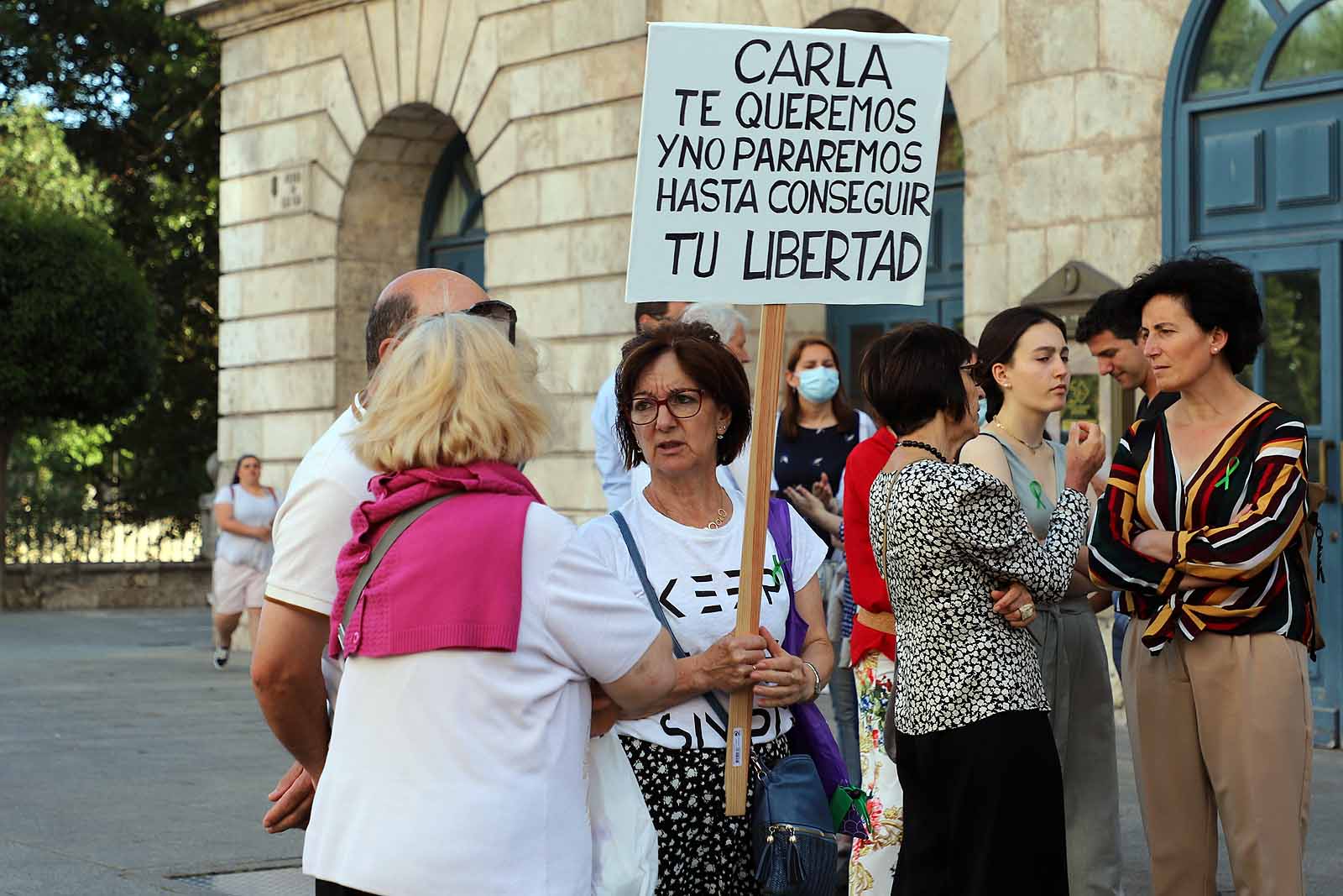 Una de las pancartas de la concentración.