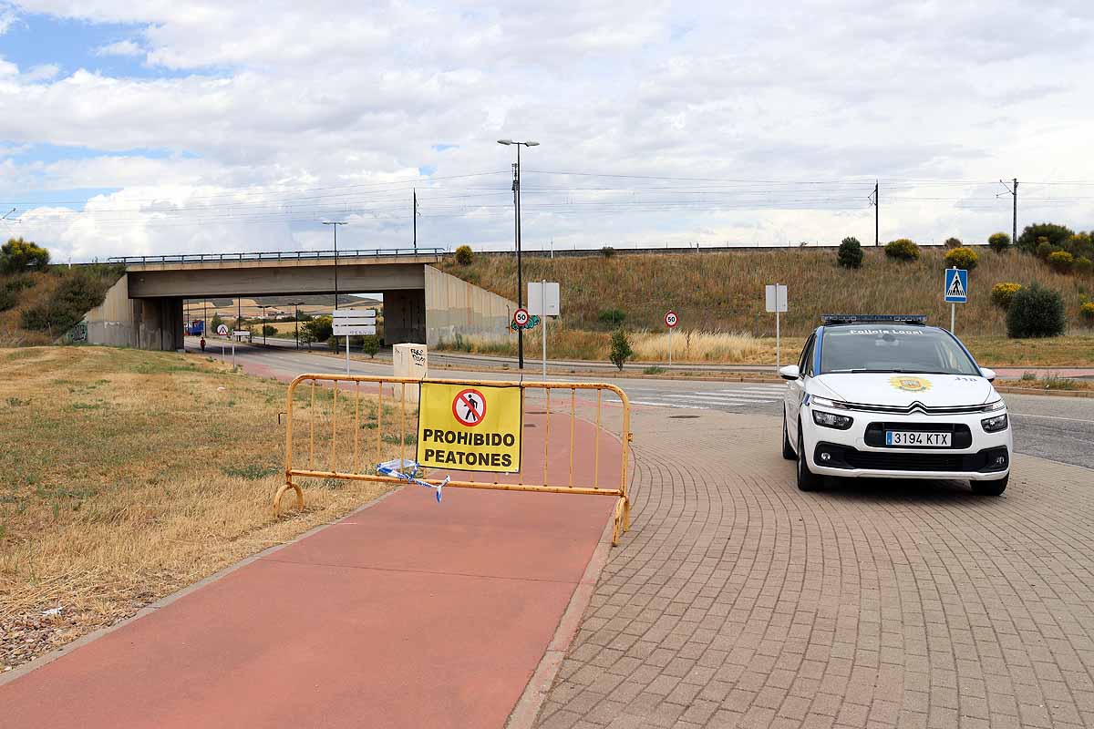 Fotos: Cortes al tráfico y montaje de las barracas de los Sampedros