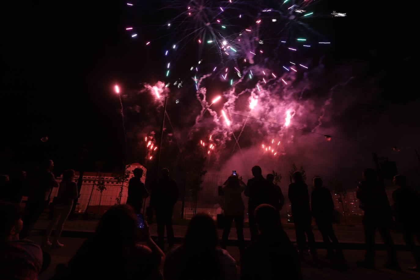 Fotos: Música, luz y color se unen en el cielo burgalés para inaugurar los Sampedros