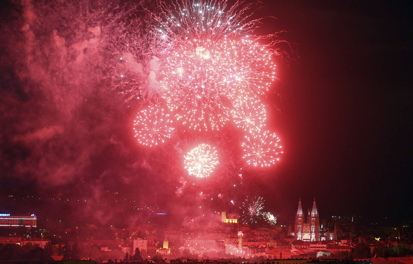 Fuegos artificiales desde el Puente de Castilla