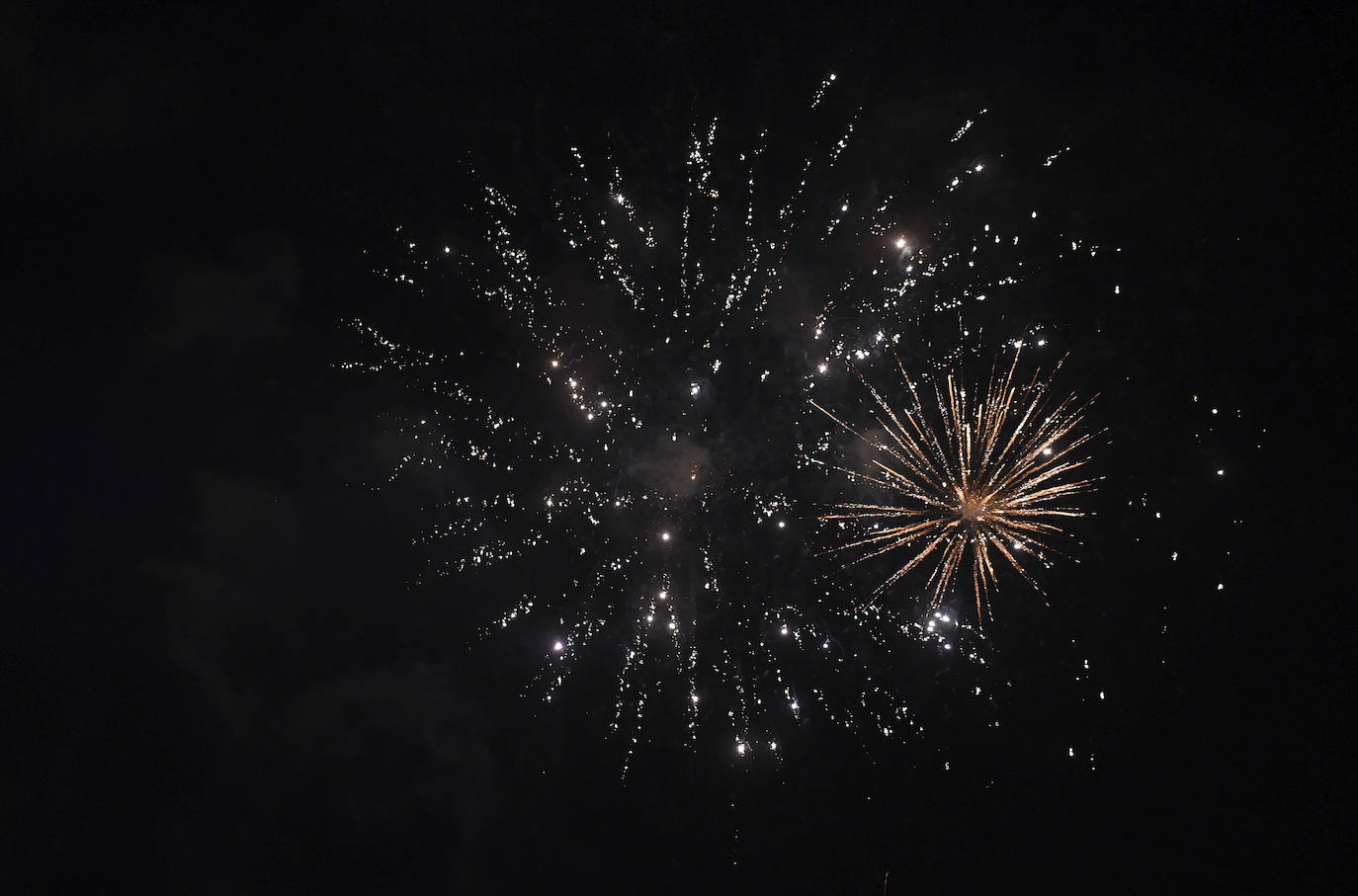 Fuegos artificiales desde el Puente de Castilla