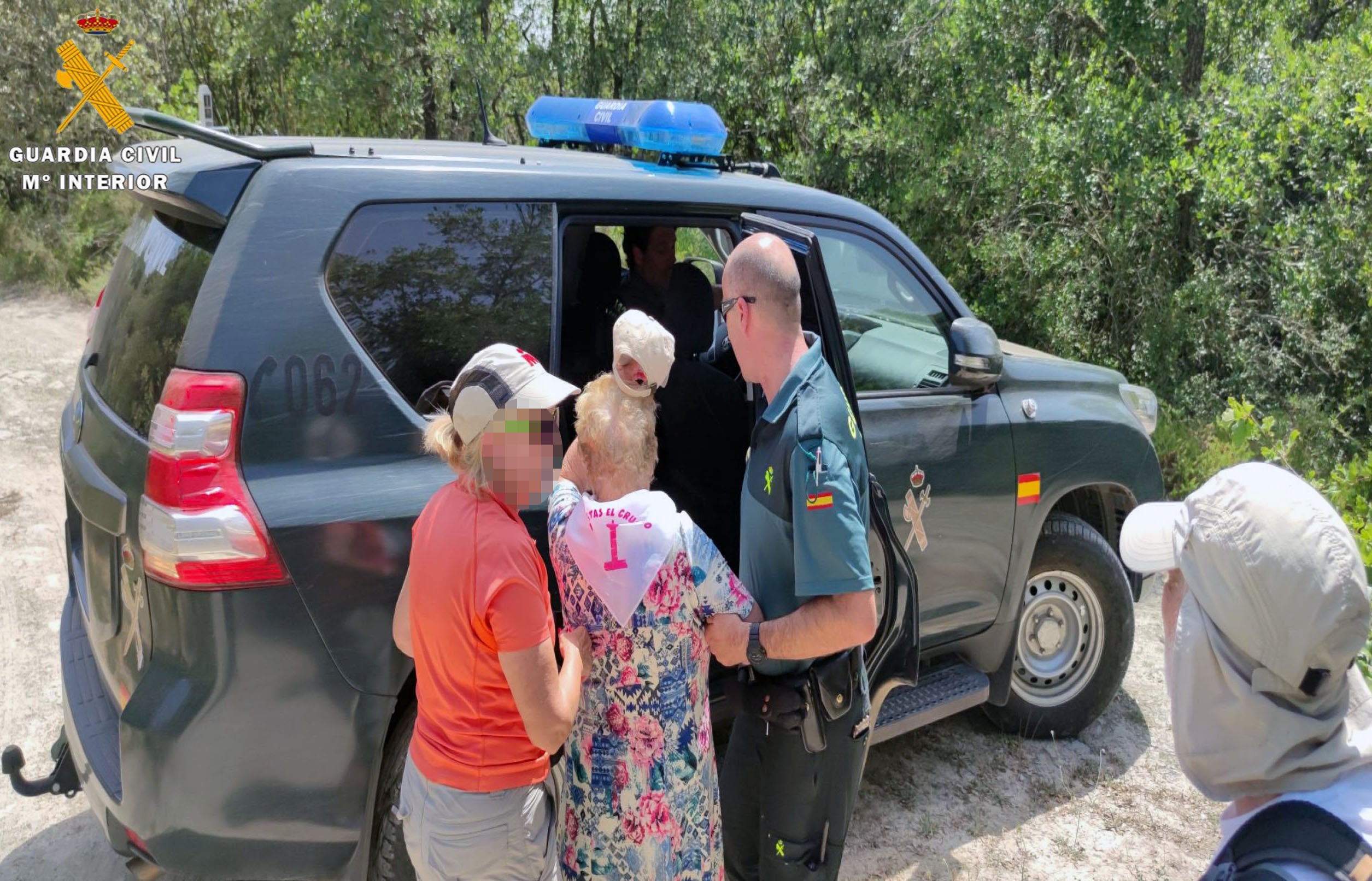 La Guardia Civil auxilia a una peregrina del Camino de Santiago en Burgos