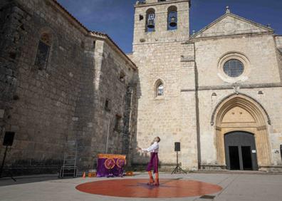 Imagen secundaria 1 - Arriba, concierto de Santos de Alcoba, debajo a la izquierda, actuación de Pablo Picallo y a la derecha, Carman. 