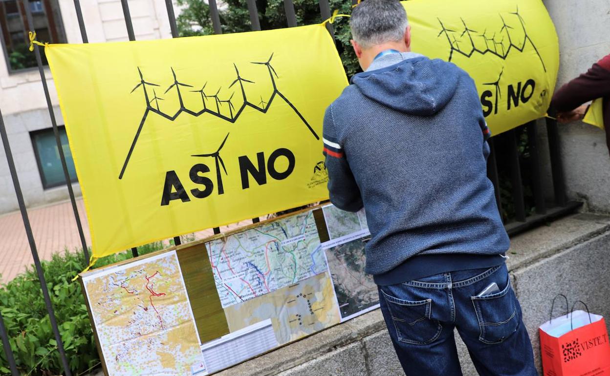 Presentación de alegaciones contra más parques eólicos en Las Merindades frente a la Subdelegación del Gobierno. 