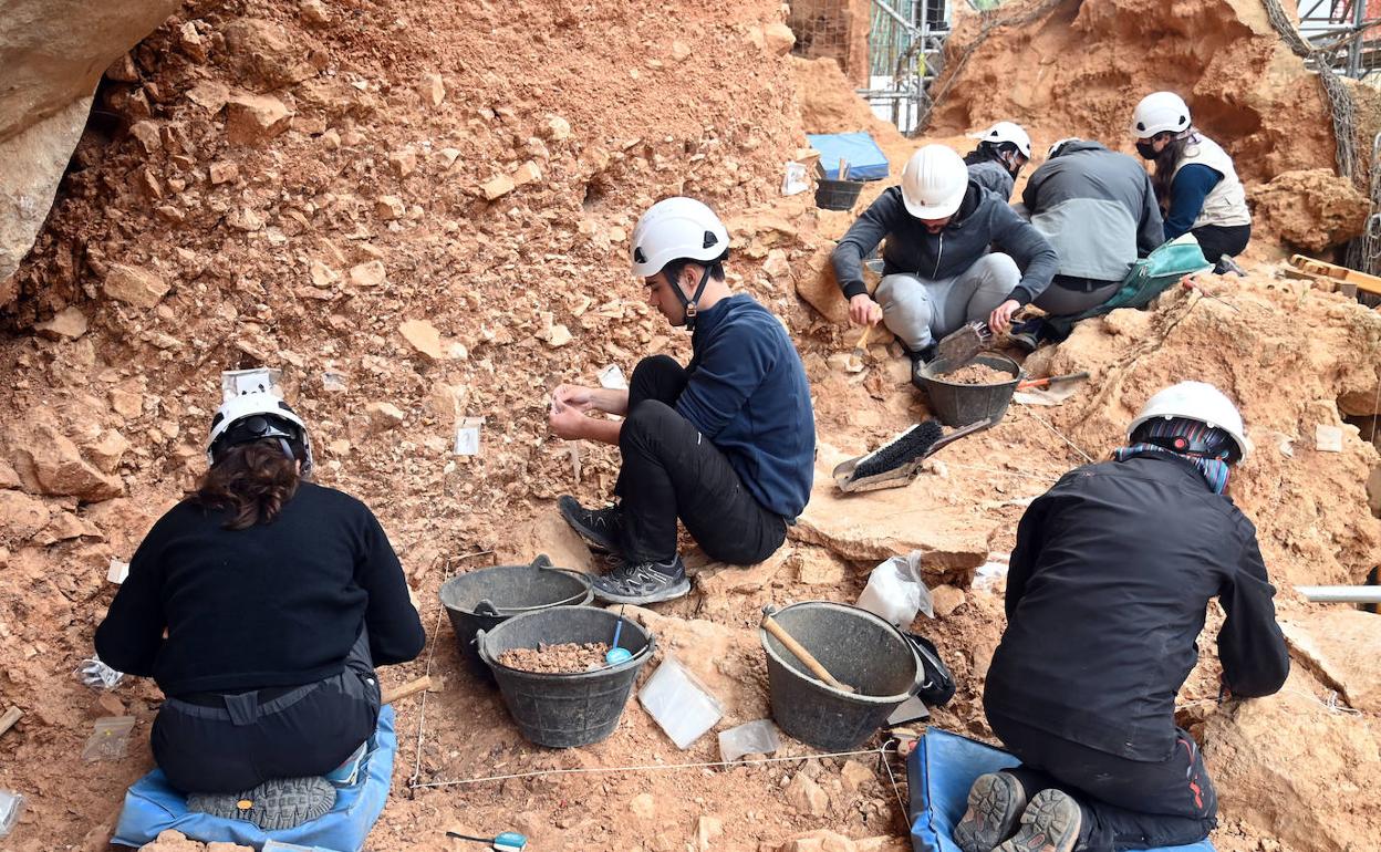 Excavaciones en el yacimiento de Atapuerca. 