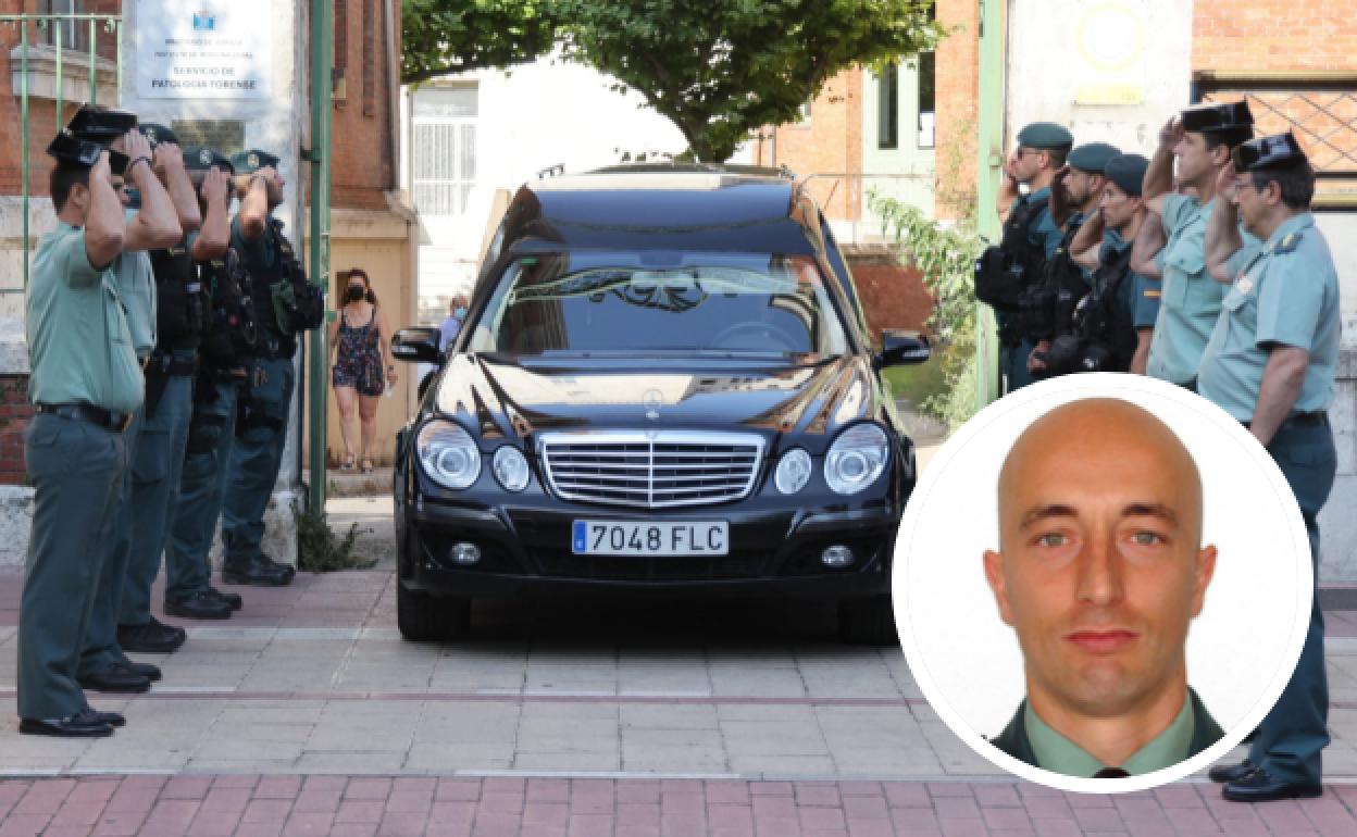 Despedida del coche fúnebre del Anatómico Forense de la calle Real de Burgos. 