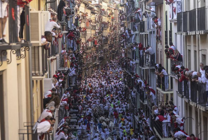 El sábado hay mayor afluencia de público y corredores en el encierro.