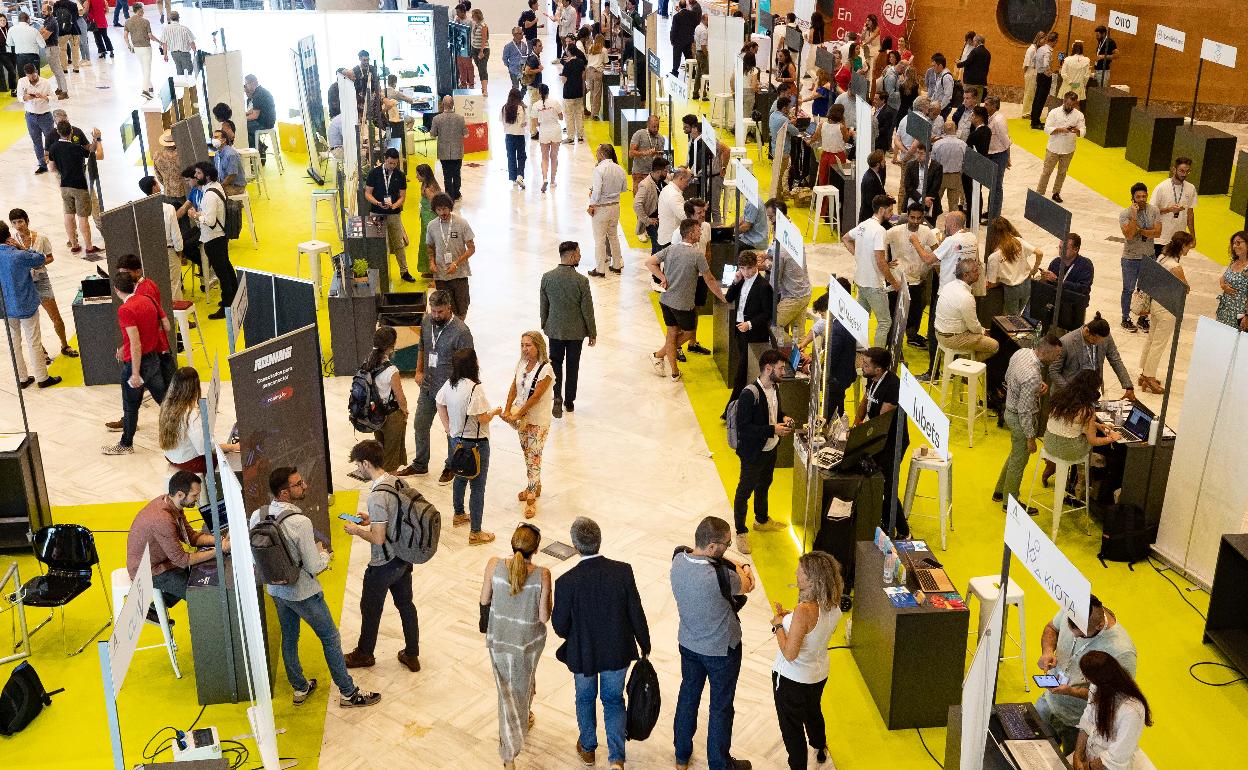 Numerosos asistentes al evento nacional de emprendedores Alhambra Venture. 