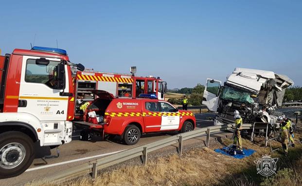 Muere un camionero en una colisión frontal en la N-627