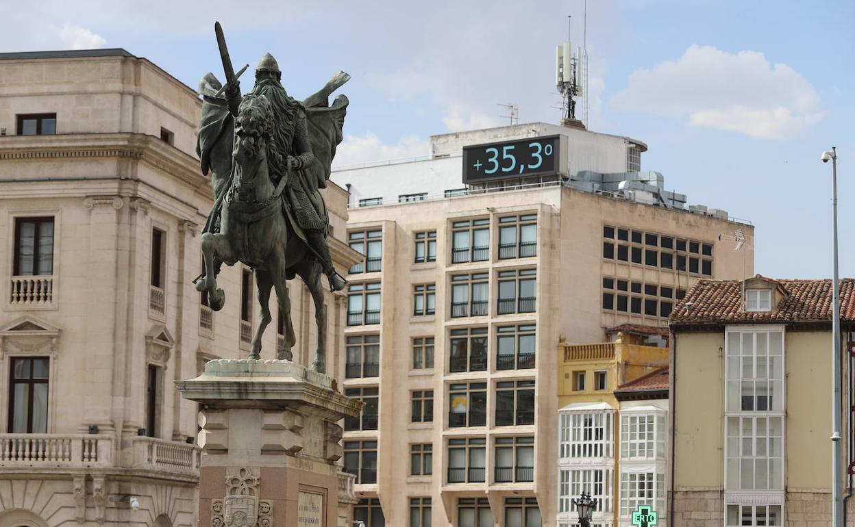 El termómetro de la Plaza Santo Domingo de Guzmán registraba 35º en la capital burgalesa