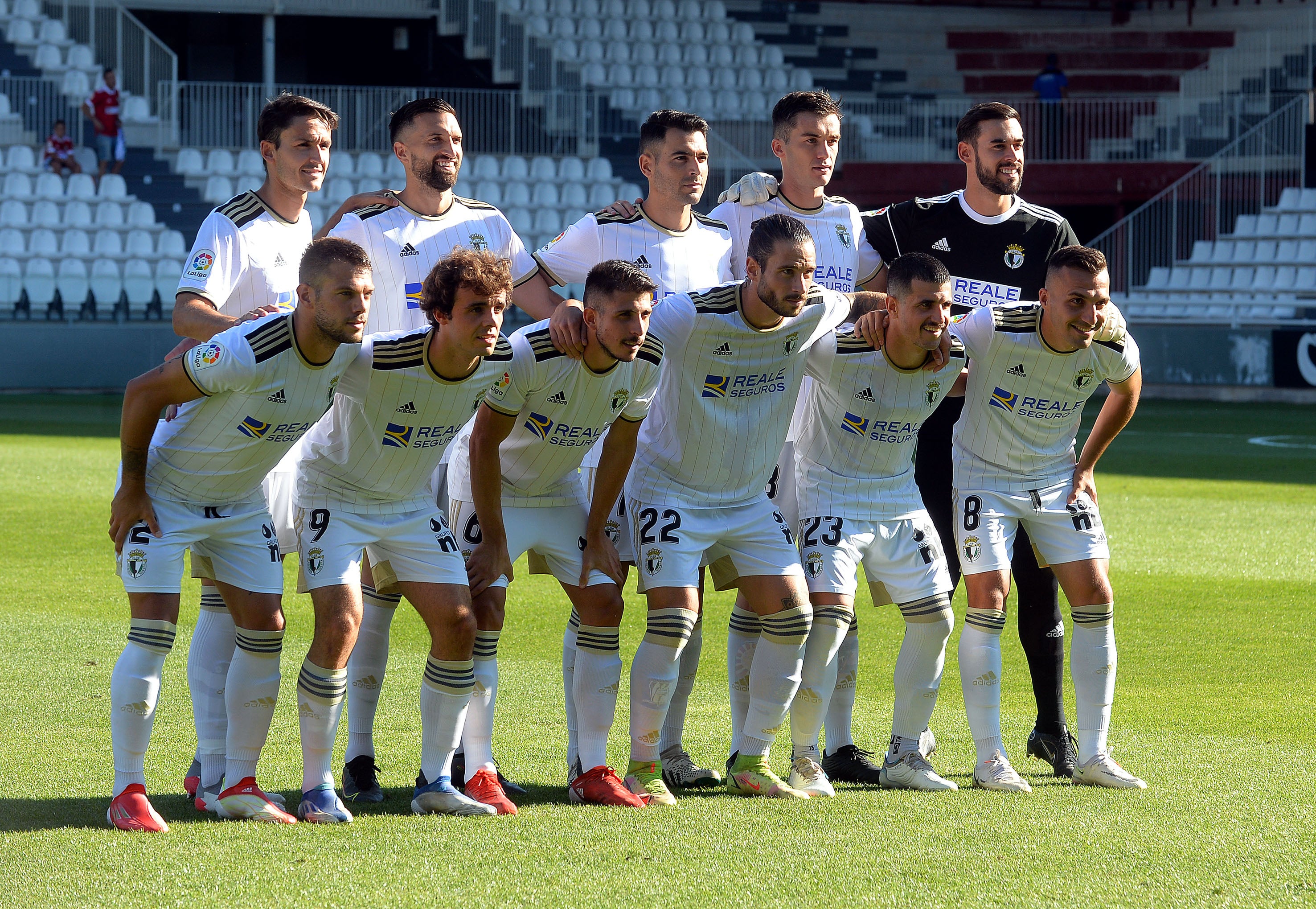 Matos persigue a Fresneda durante el encuentro.