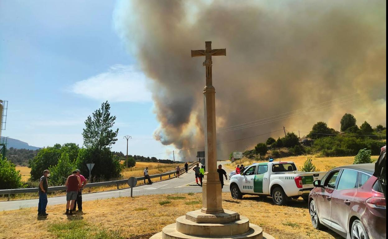 Imágenes de la zona afectada por el incendio que se originó en Quintanilla del Coco y que ha provocado el desalojo de varios municipios. 