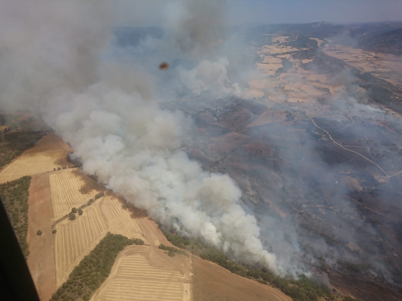 Los alcaldes afectados por el incendio de Quintanilla del Coco preocupados por la gravedad del fuego