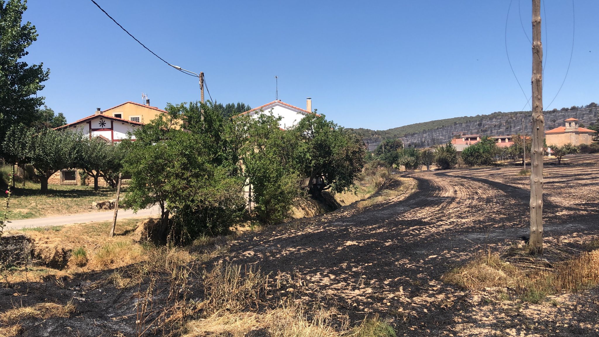 Fotos: El fuego se ceba con Santibáñez del Val