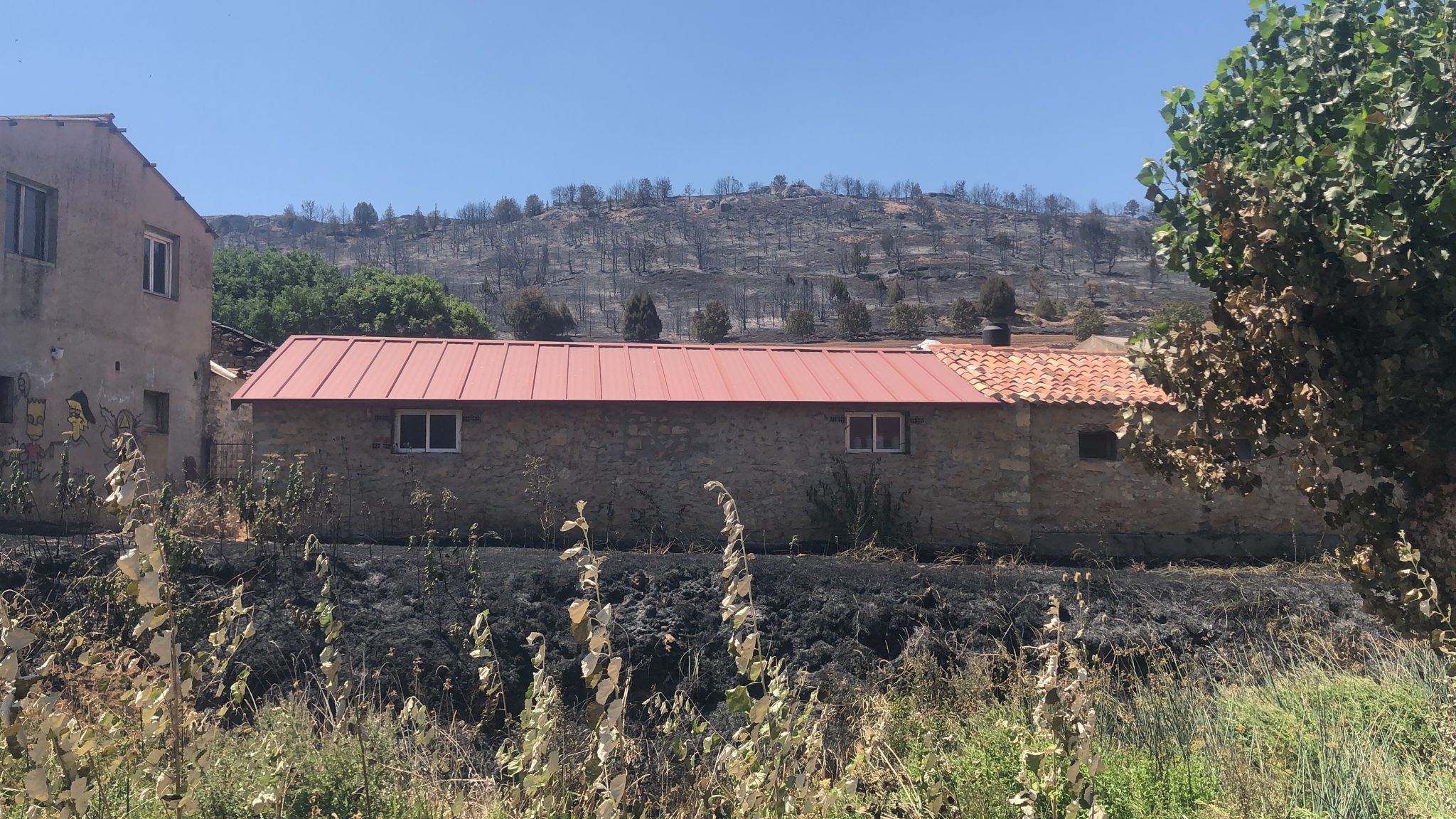 Fotos: El fuego se ceba con Santibáñez del Val