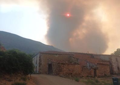 Imagen secundaria 1 - El incendio visto desde Villanueva de Carazo 