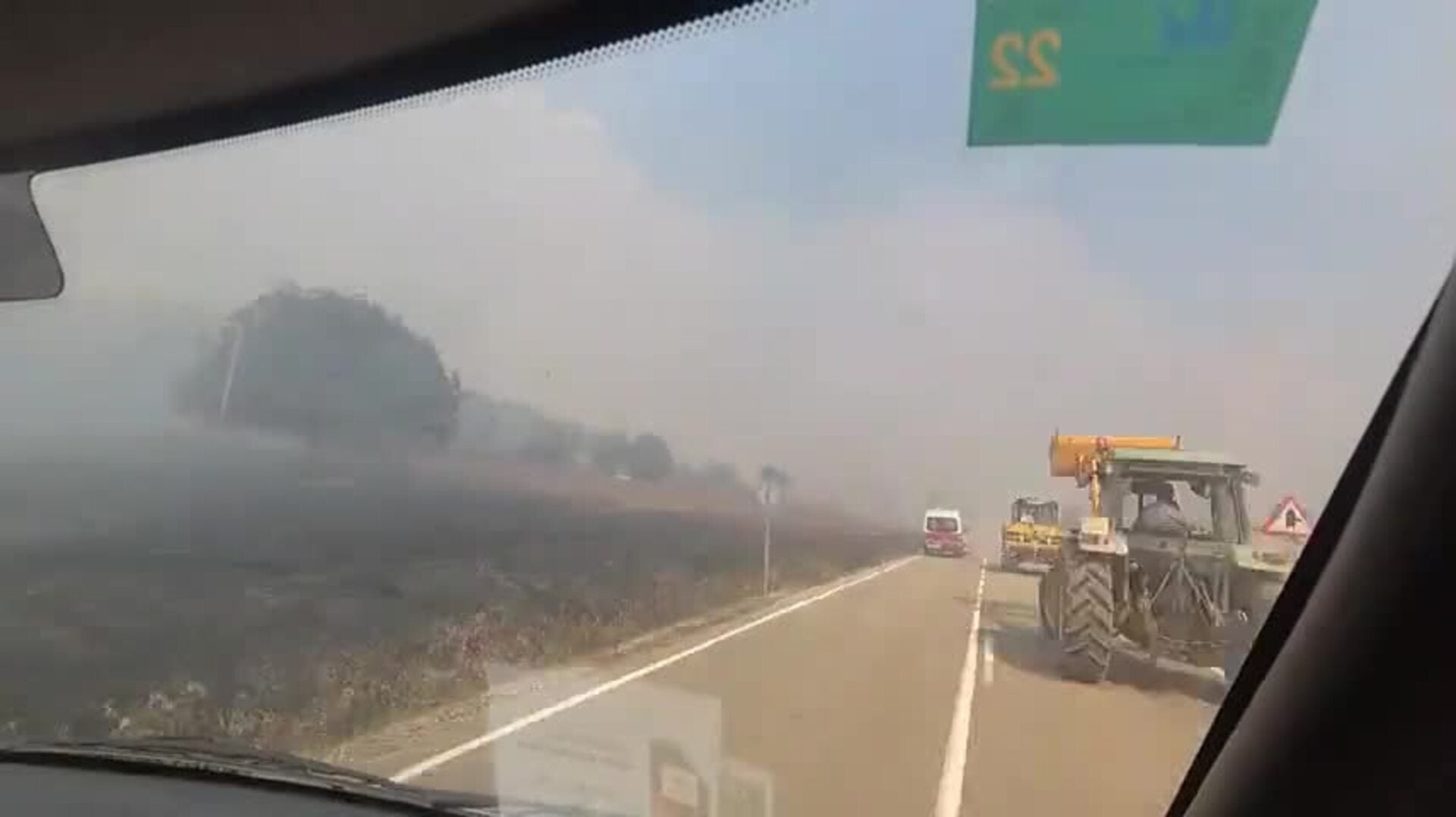 Evacuación en ambulancia de la zona del incendio