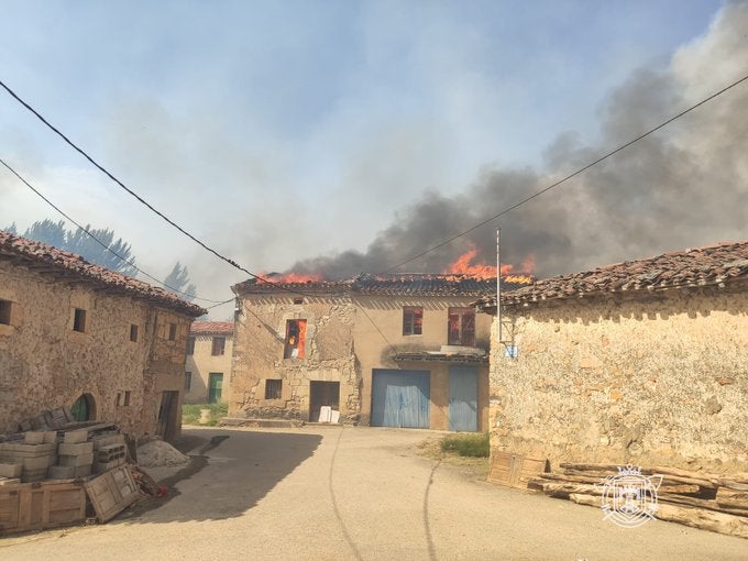 Fotos: Los Bomberos de Burgos en el incendio de Quintanilla del Coco