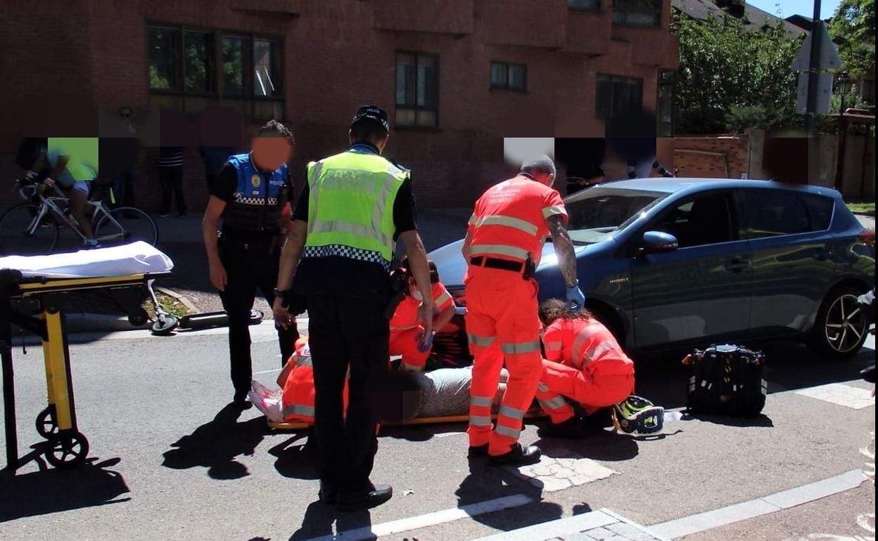 Una joven fue atropellada el domingo mientras cruzaba un paso habilitado con un patinete.