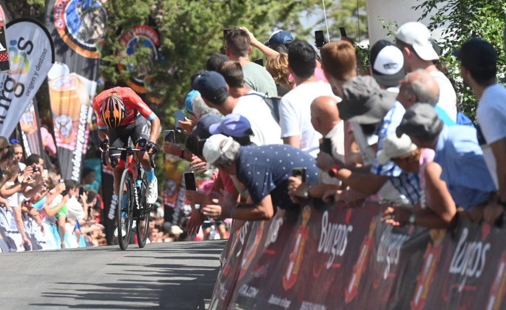 Fotos: Buitrago se enfunda el primer maillot de la Vuelta a Burgos