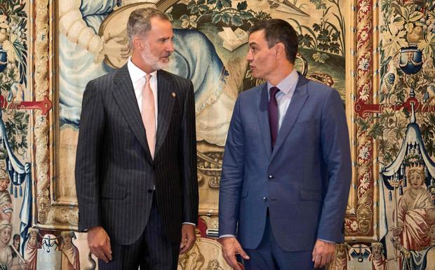 El Rey recibió este martes a Sánchez en el Palacio de la Almudaina en Palma, horas antes de que el presidente inicie sus vacaciones en Lanzarote.