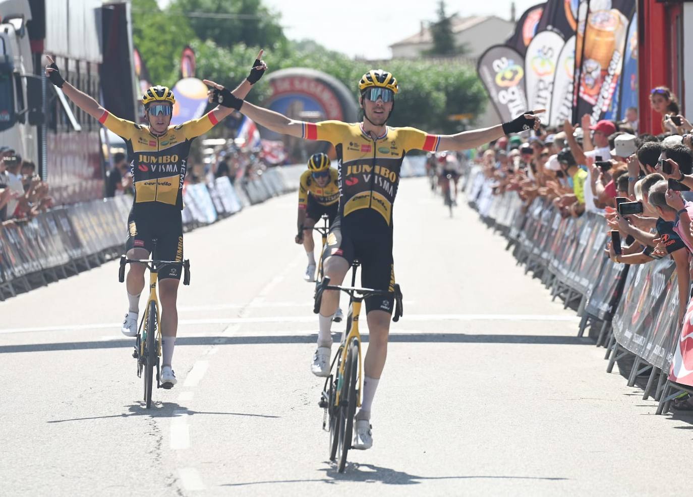 Imágenes de la segunda etapta de la Vuelta a Burgos entre Vivar del Cid y Villadiego