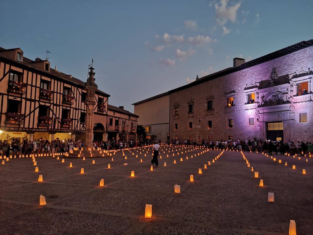 Fotos: Peñaranda bajo la luz de ñas velas