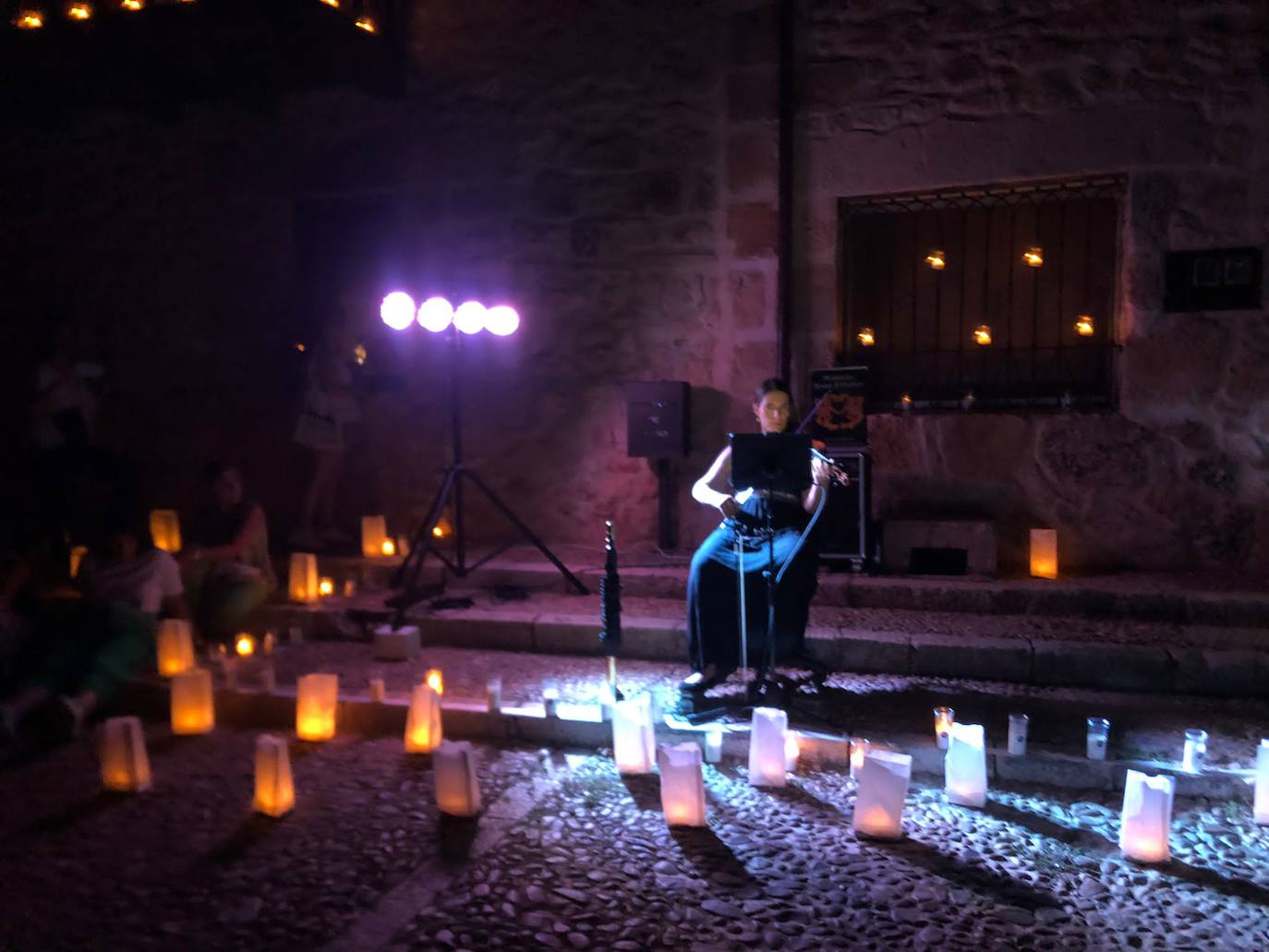 Fotos: Peñaranda bajo la luz de ñas velas