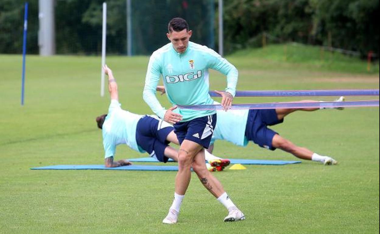 El extremo Erik Jirka, durante un entrenamiento en El Requexón.