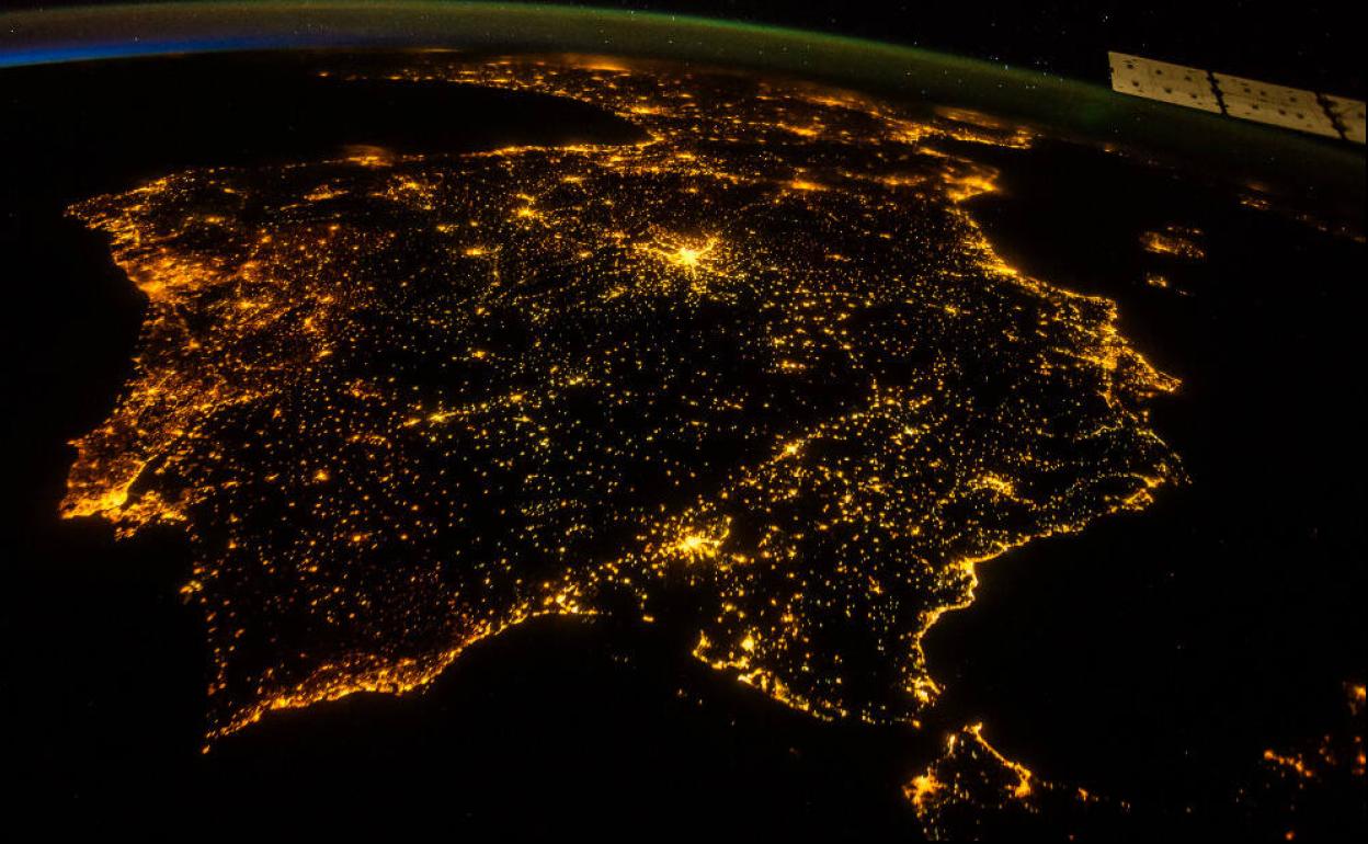 La contaminación lumínica de España es visible desde el espacio 