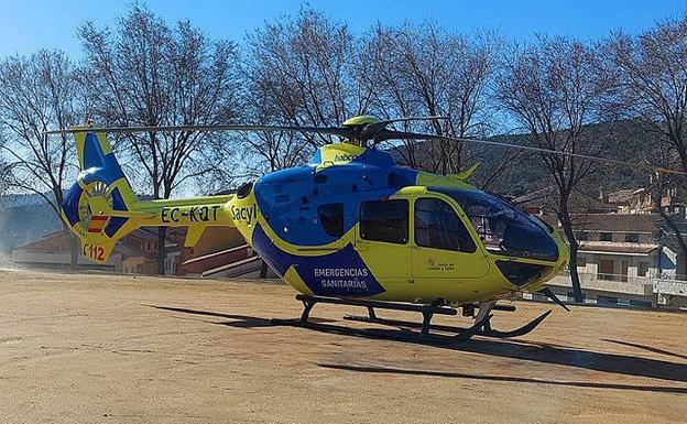 Herido grave un motorista de 20 años al chocar contra un turismo en Urbel del Castillo