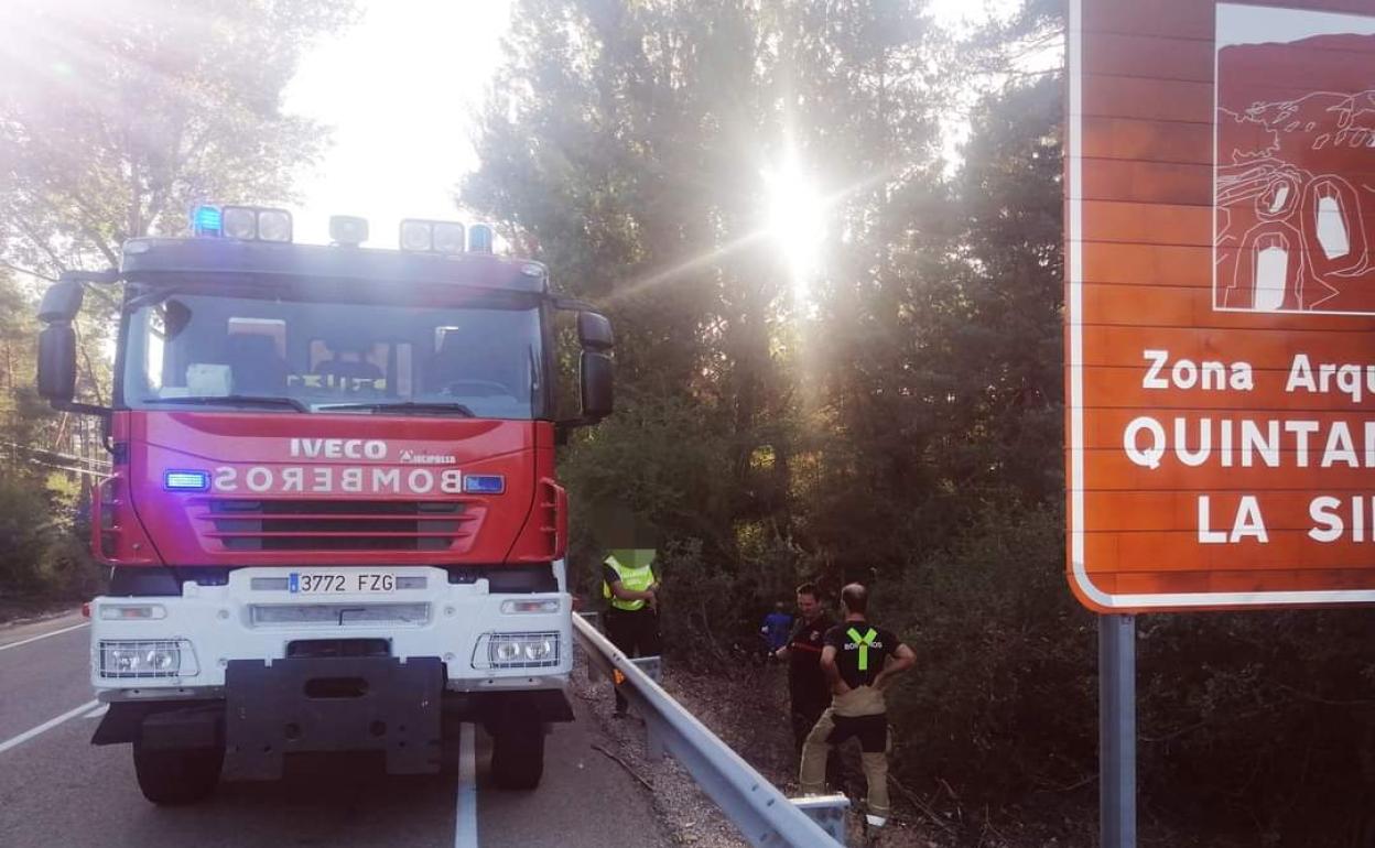 Intervención de los Bomberos en el lugar del accidente.