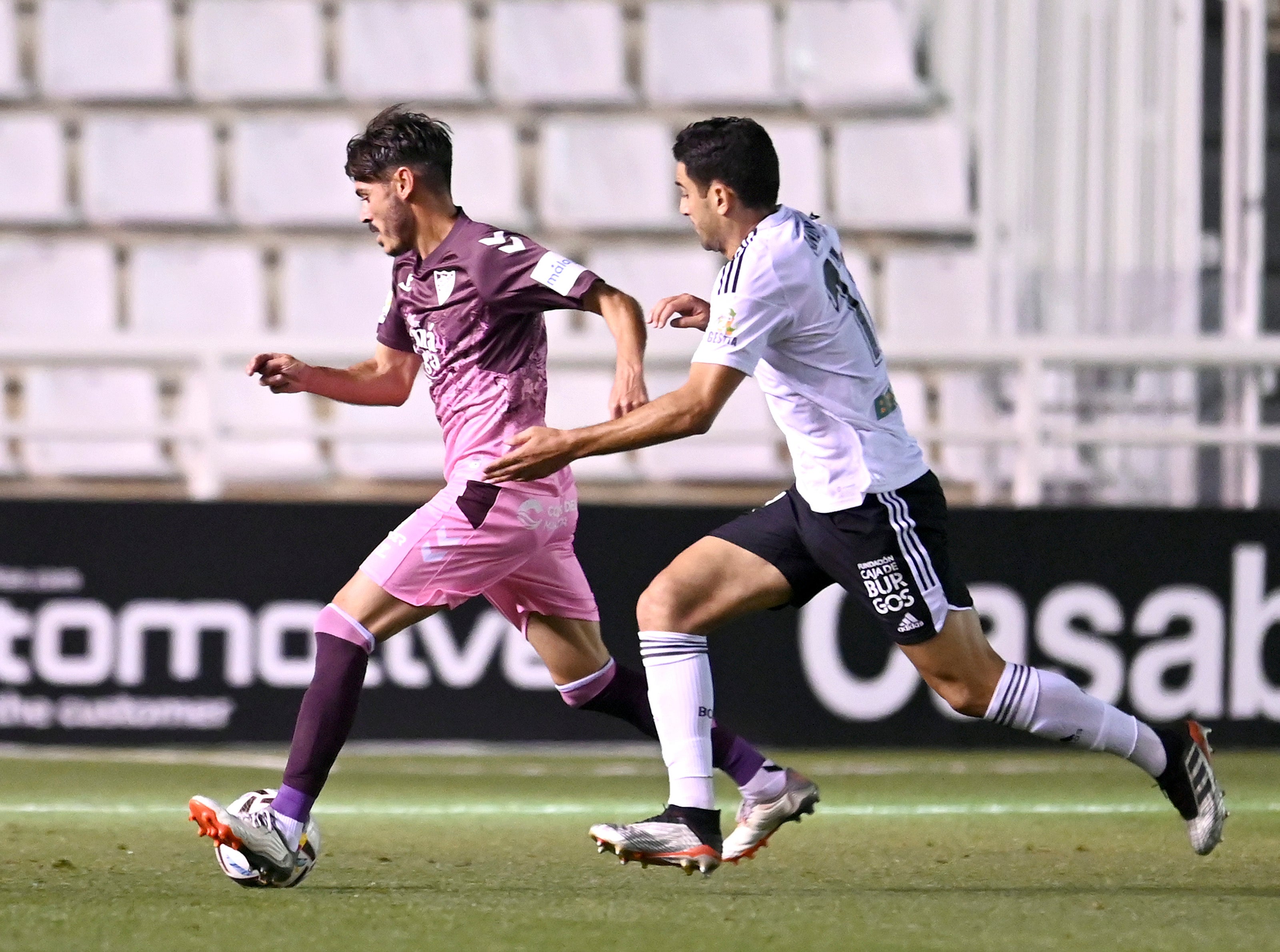 Fotos: El Burgos CF estrena la Liga con victoria