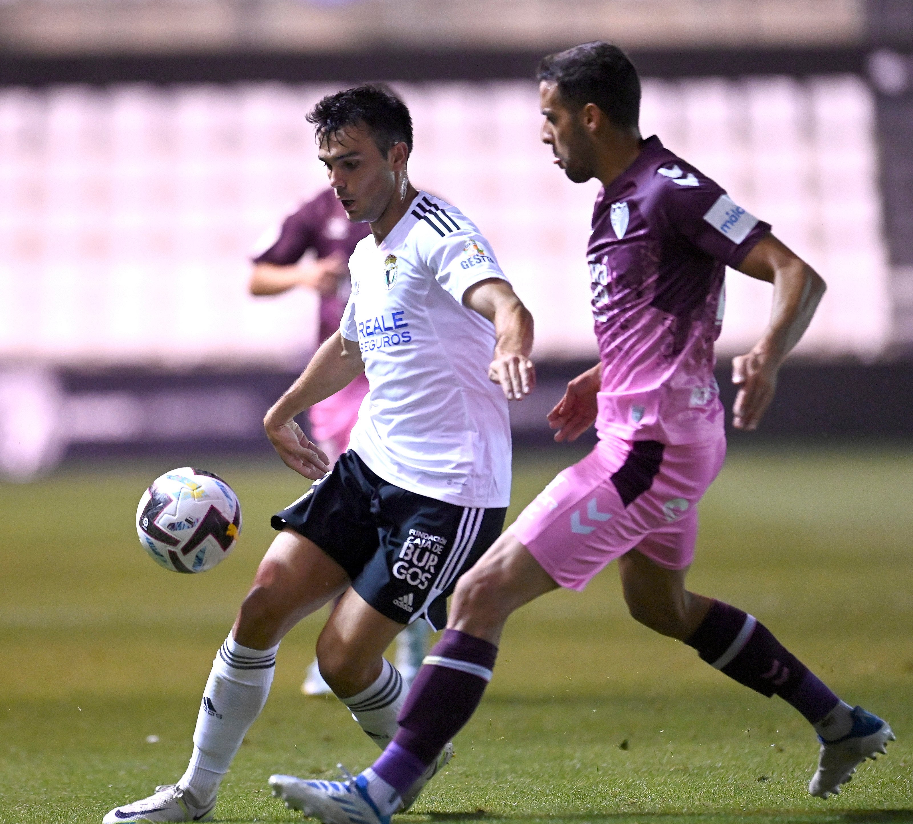 Fotos: El Burgos CF estrena la Liga con victoria