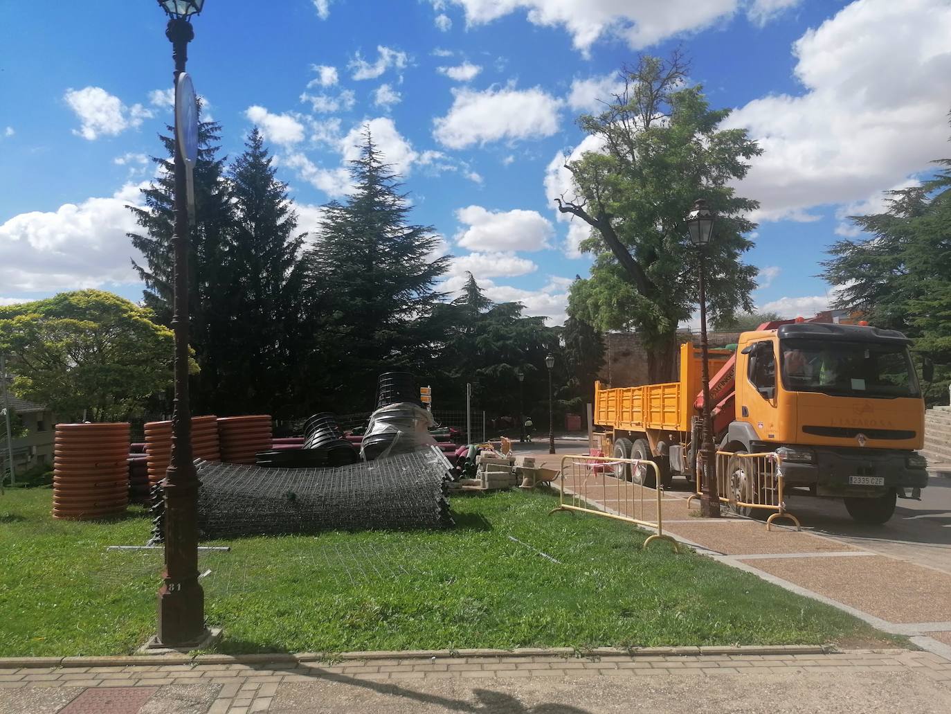 Fotos: Obras de peatonalización del Arco de San Martín de Burgos