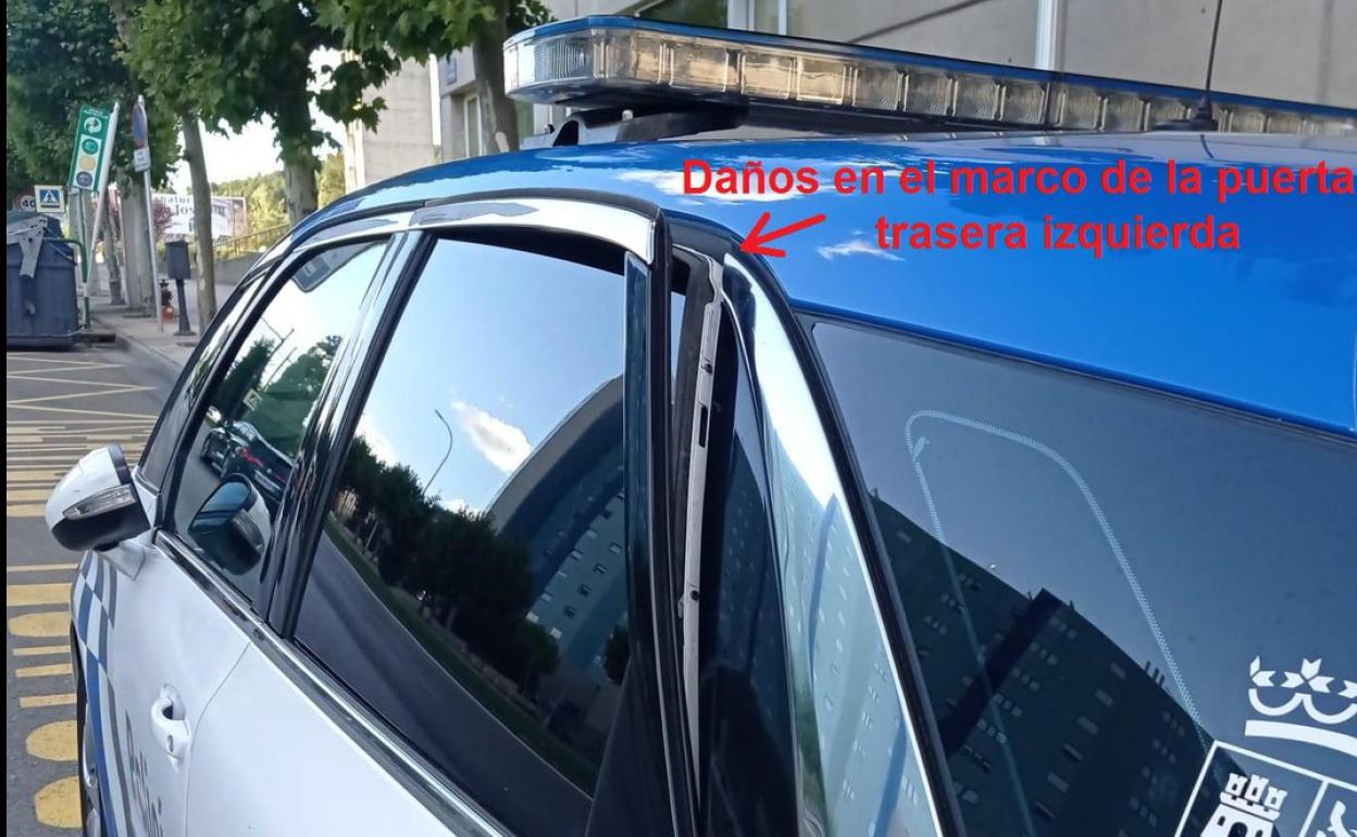 Daños causados en el vehículo policial.