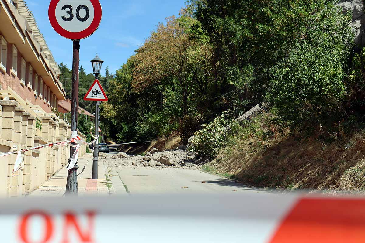 Fotos: Comienza el análisis de los restos arqueológicos hallados en el desprendimiento de la calle Murallas