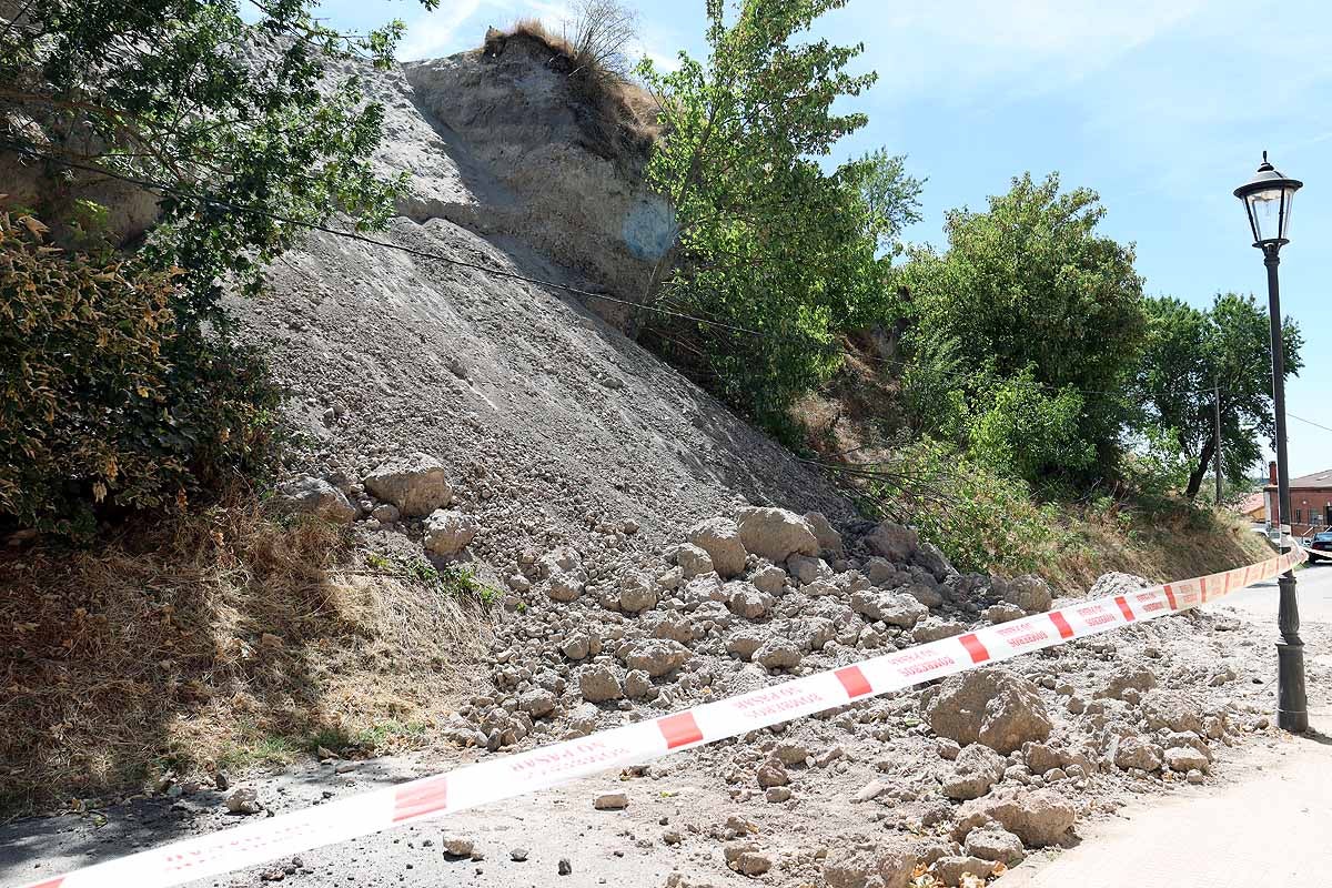 Fotos: Comienza el análisis de los restos arqueológicos hallados en el desprendimiento de la calle Murallas